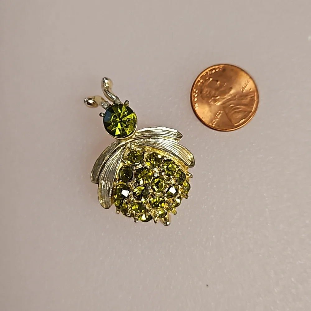 Vintage goldtone green rhinestone Beetle Bug  brooch animal bumble bee - Picture 6 of 6